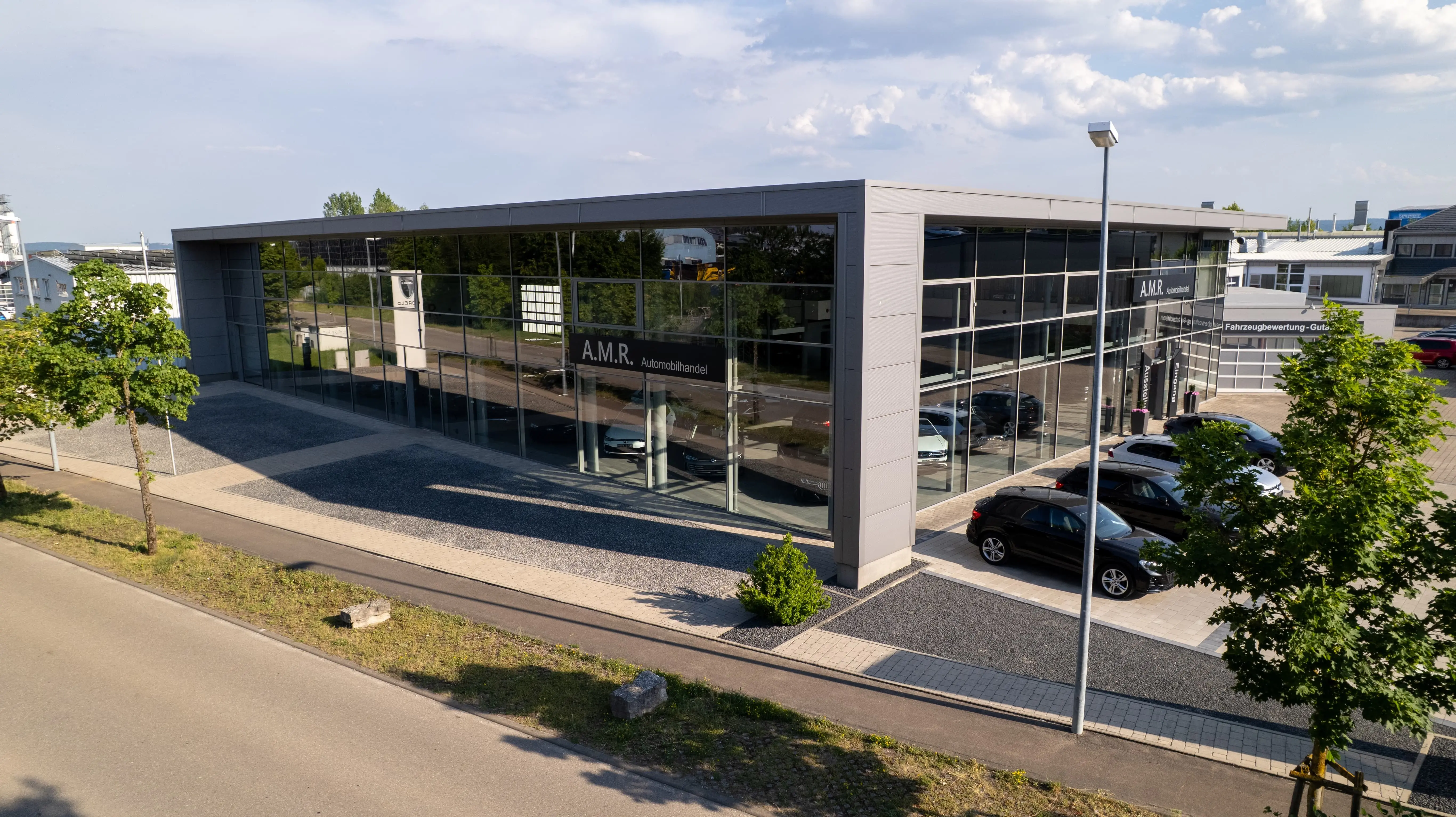 A.M.R. Autohaus in Ellwangen - Seitenansicht